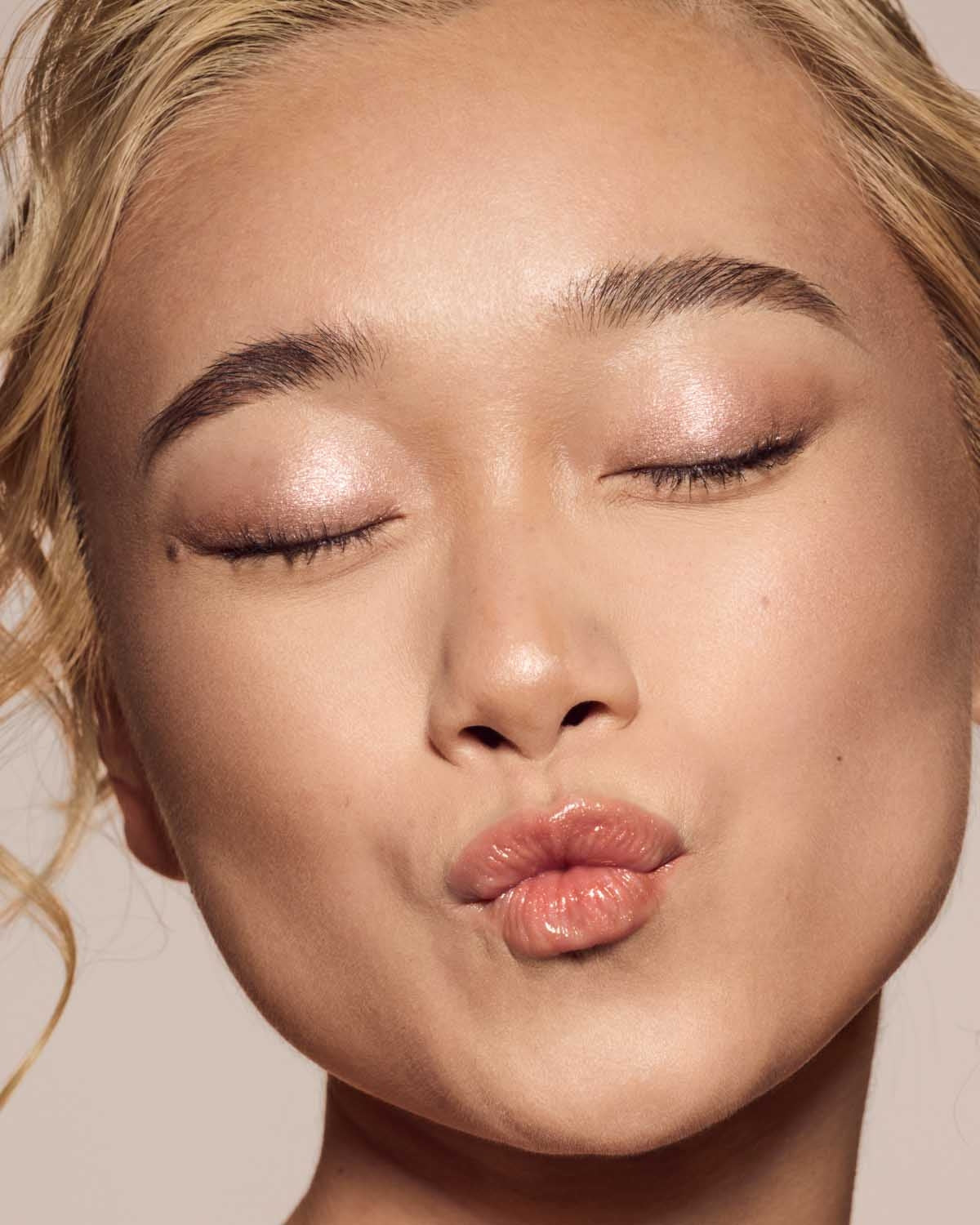 Gloss Bomb Universal Lip Luminizer ?? Fenty Glow - Image 3
