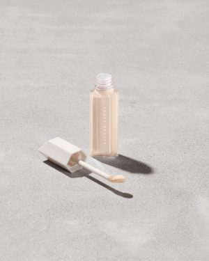 We're Even Hydrating Longwear Concealer ?? 130W