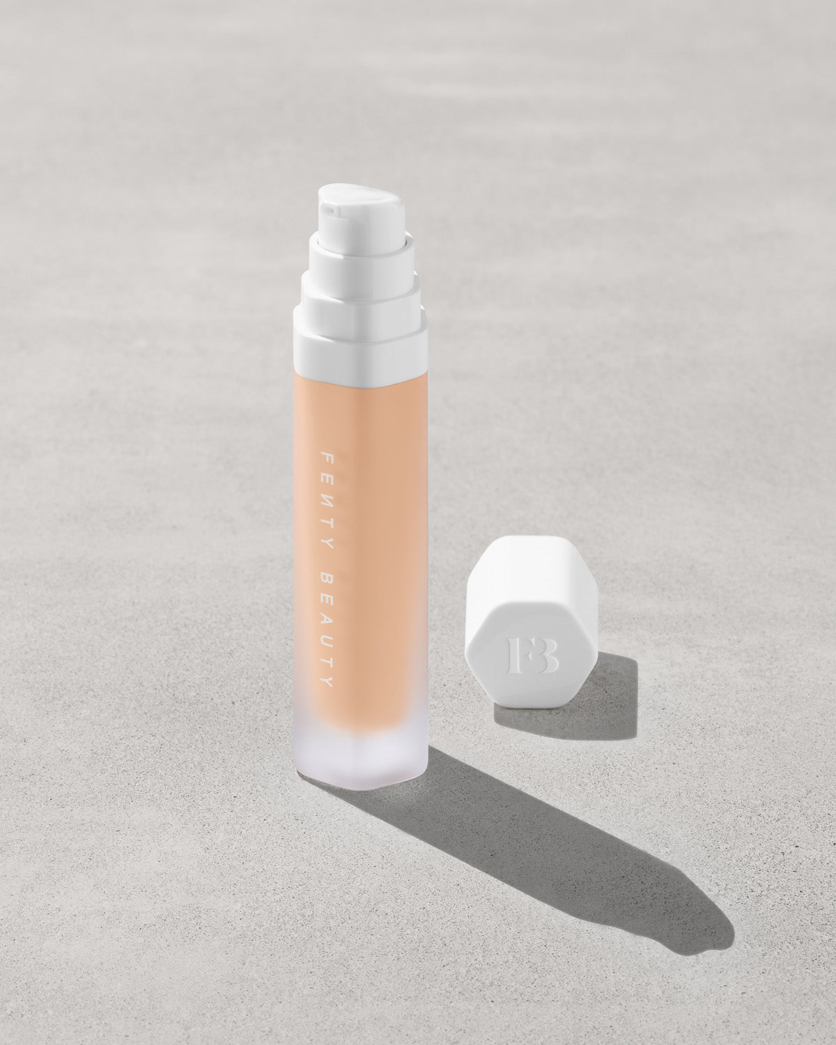 Soft'lit Naturally Luminous Longwear Foundation ?? 200